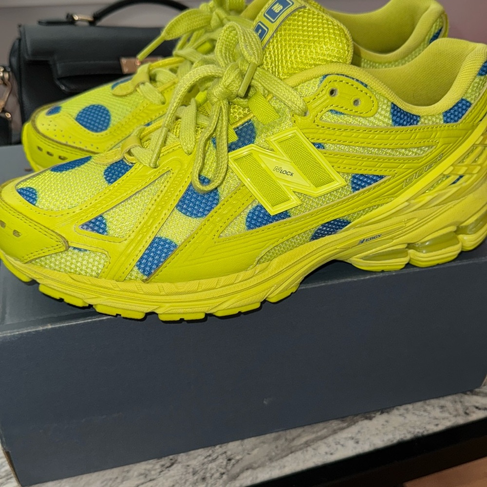 New balance shoes